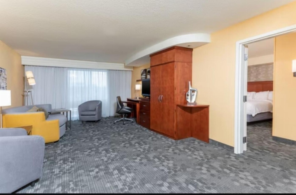 Courtyard by Marriott Milwaukee Airport