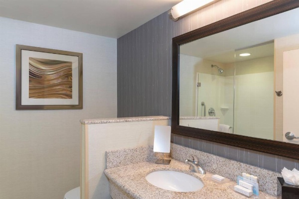 Courtyard by Marriott Milwaukee Airport image 17