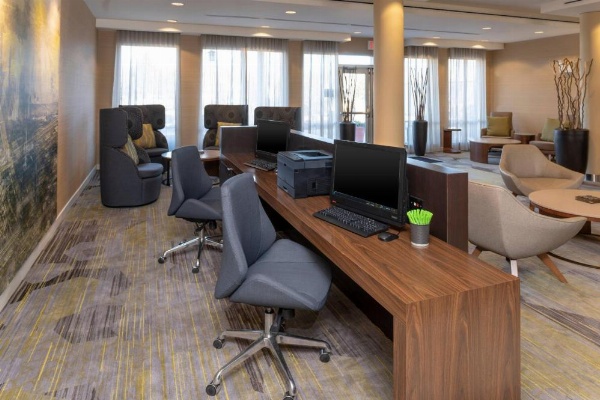 Courtyard by Marriott Milwaukee Airport image 25