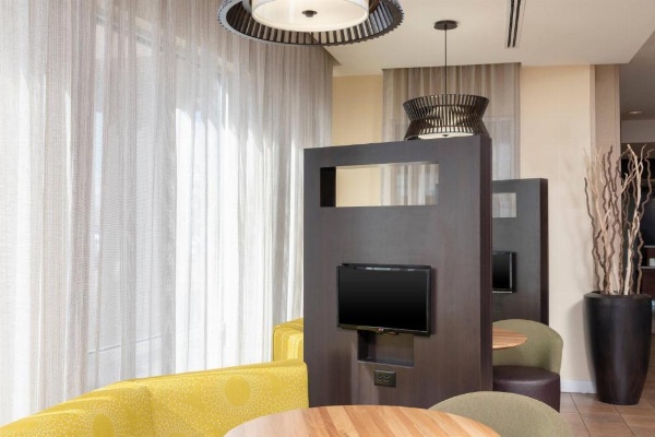 Courtyard by Marriott Milwaukee Airport image 27