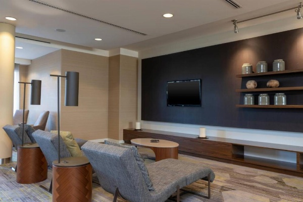 Courtyard by Marriott Milwaukee Airport image 28