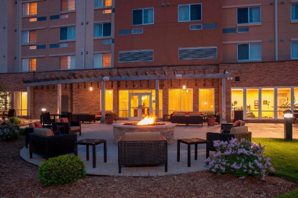 Courtyard by Marriott Milwaukee Airport image 30